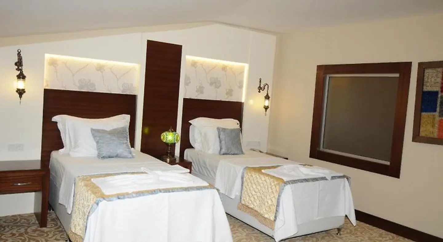 White Heaven Hotel ROOM_EXAMPLE