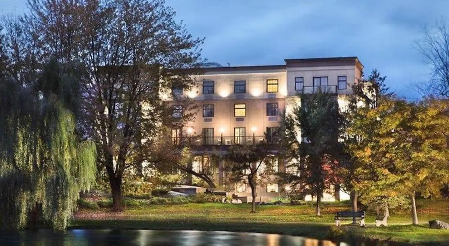 Best Western Plus Perth Parkside Inn & Spa EXTERIOR