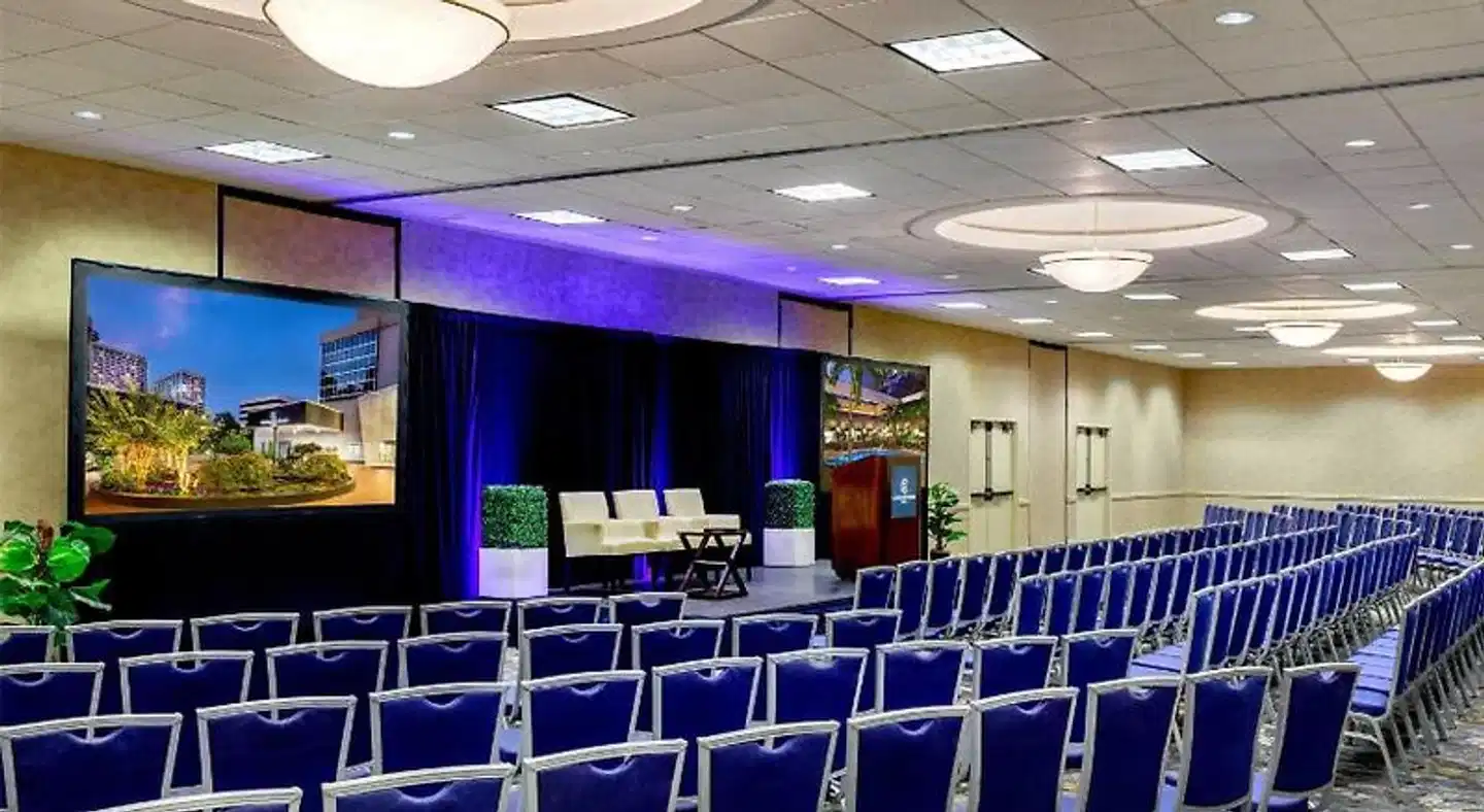 Courtland Grand Hotel, Trademark Collection by Wyndham Bar