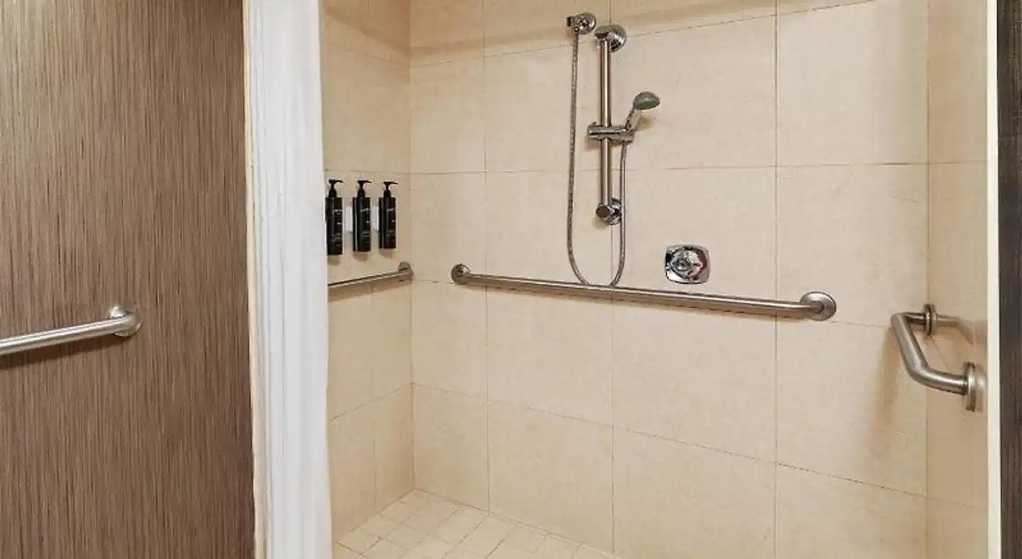 Courtland Grand Hotel, Trademark Collection by Wyndham Badezimmer