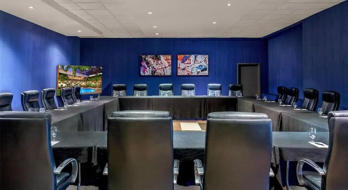 Courtland Grand Hotel, Trademark Collection by Wyndham Bar