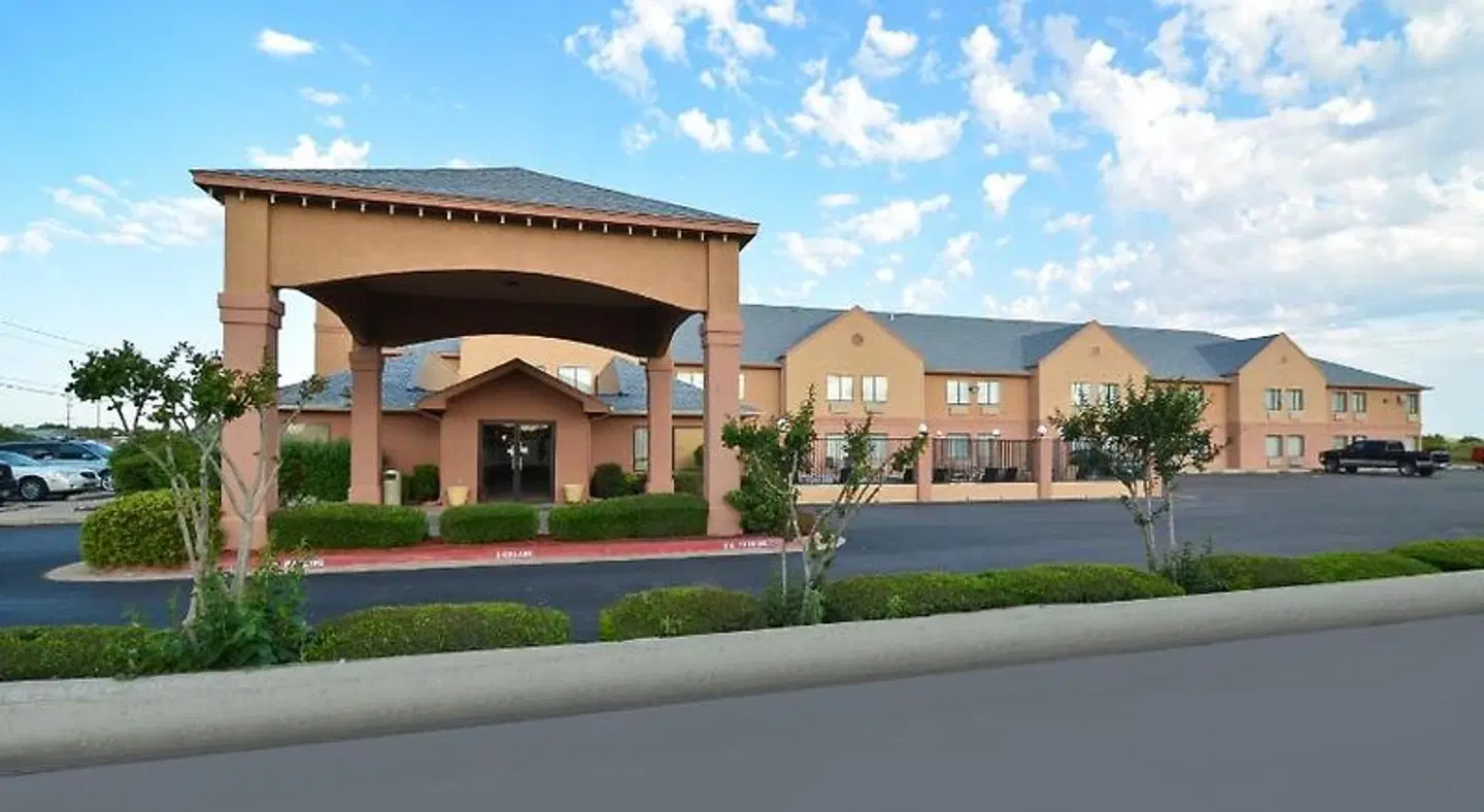 Best Western Abilene Inn & Suites EXTERIOR