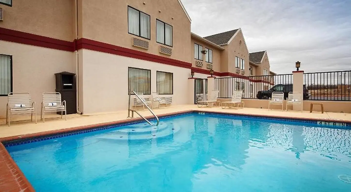 Best Western Abilene Inn & Suites OUTDOOR_POOL