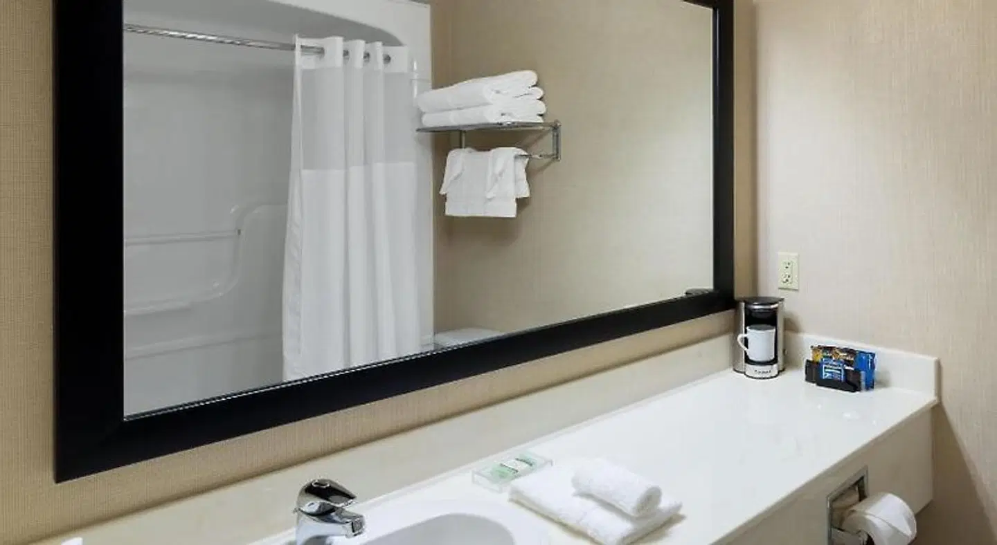 Quality Inn & Suites Badezimmer