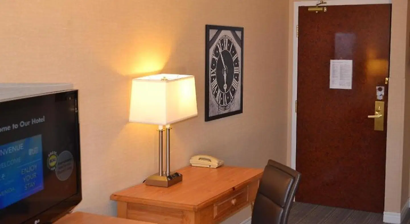 Quality Inn & Suites ROOM_EXAMPLE