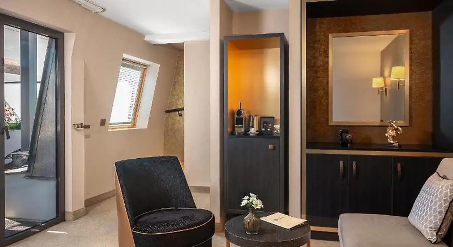 Niepce Paris, Curio Collection by Hilton Wohnbeispiel