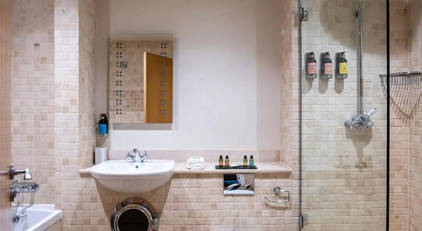 The South Sands Hotel Badezimmer