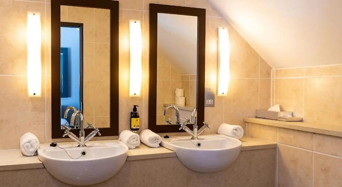 Cliffs of Moher Hotel Badezimmer