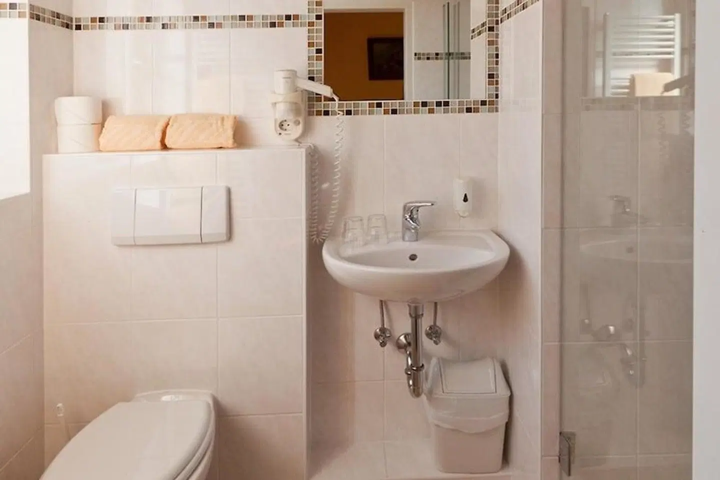B&B Hotel Junior Badezimmer
