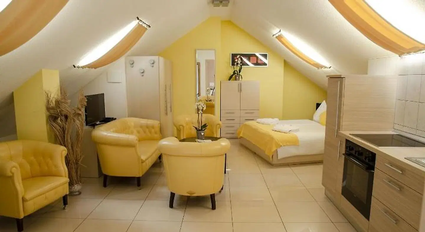 Du Faucon ROOM_EXAMPLE