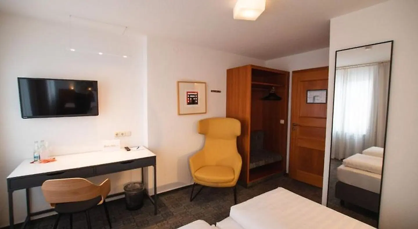 Am Main ROOM_EXAMPLE