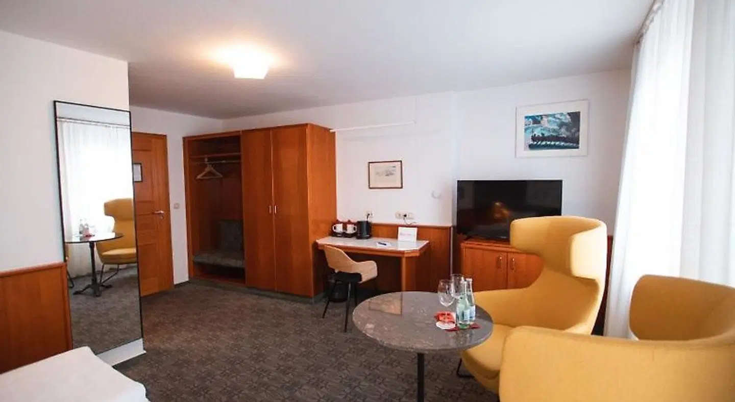 Am Main ROOM_EXAMPLE