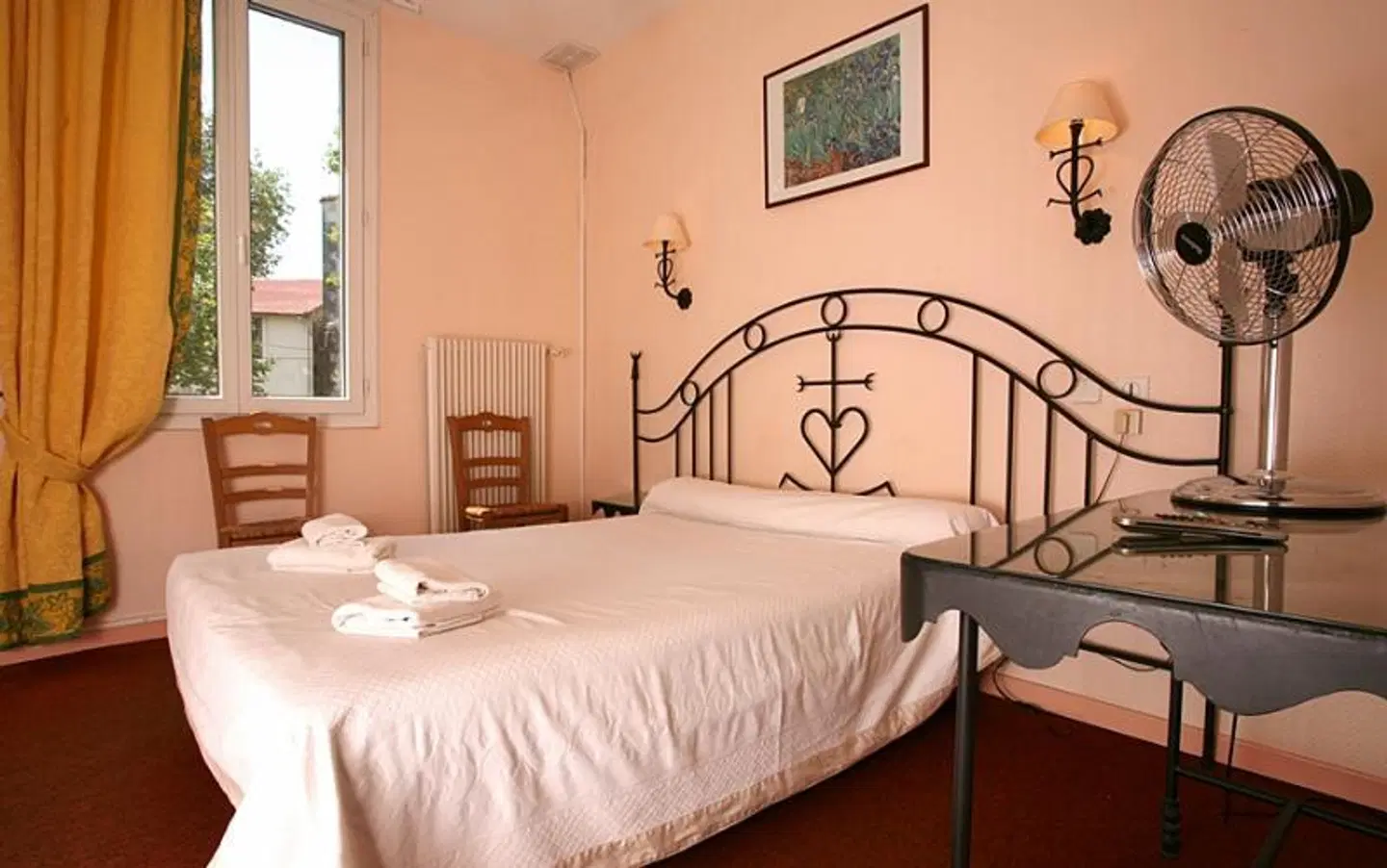 Hostellerie De La Source ROOM_EXAMPLE