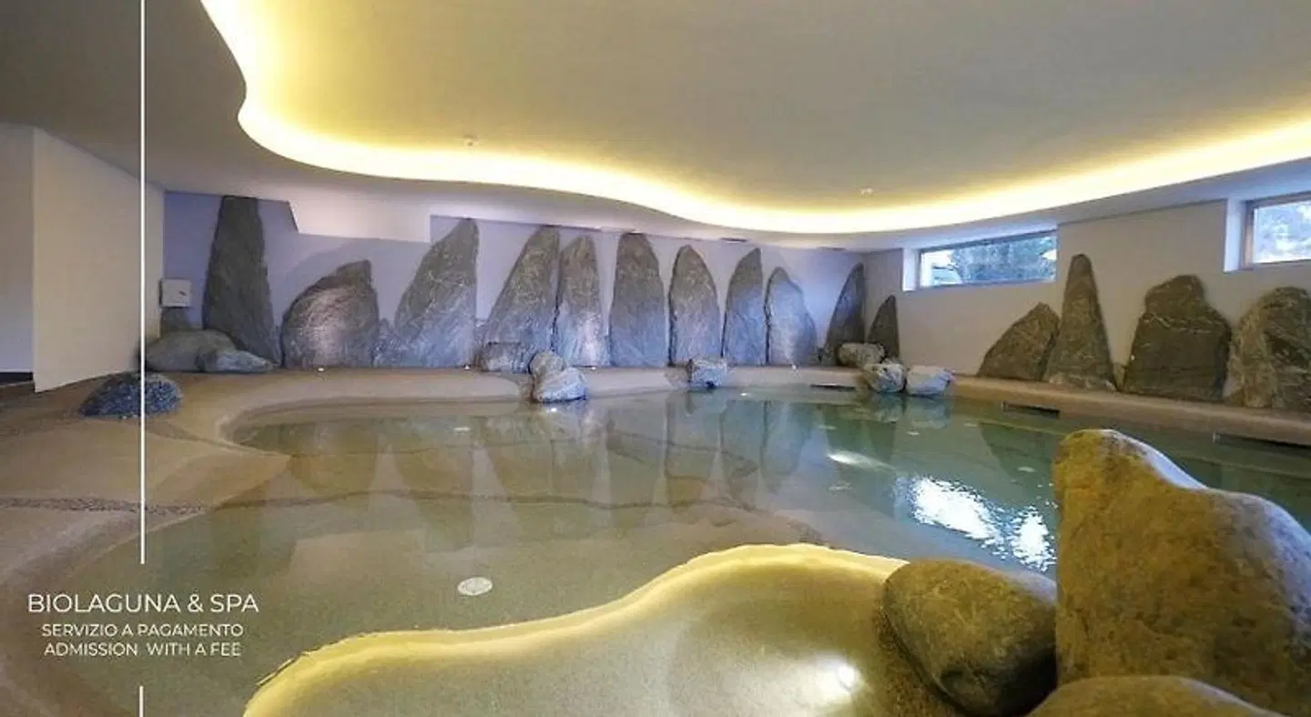 Alexander Charme Hotel Hallenbad