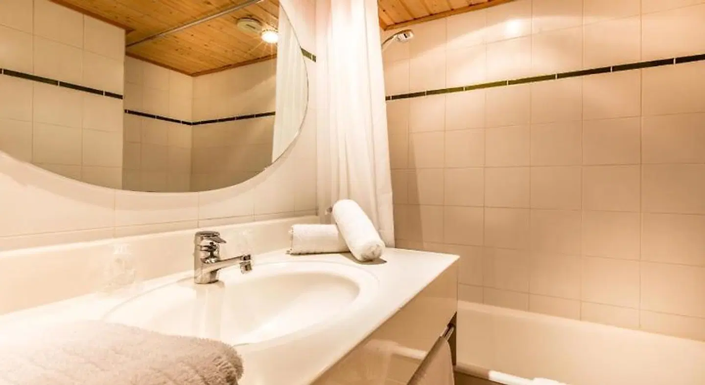 Hôtel les Crêtes Blanches Val d'Isère Badezimmer