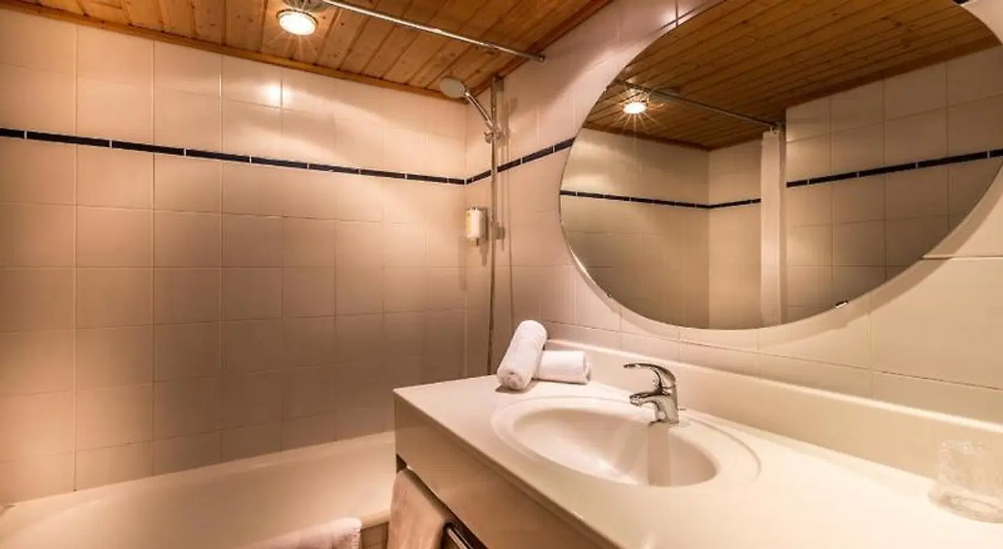 Hôtel les Crêtes Blanches Val d'Isère Badezimmer
