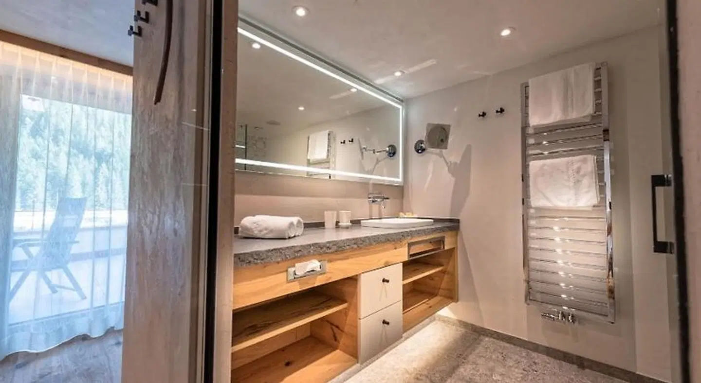 Alpinhotel Berghaus Badezimmer