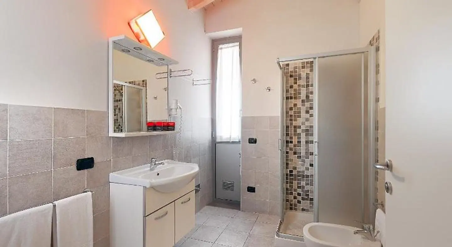 Hotel Maranello Village Badezimmer