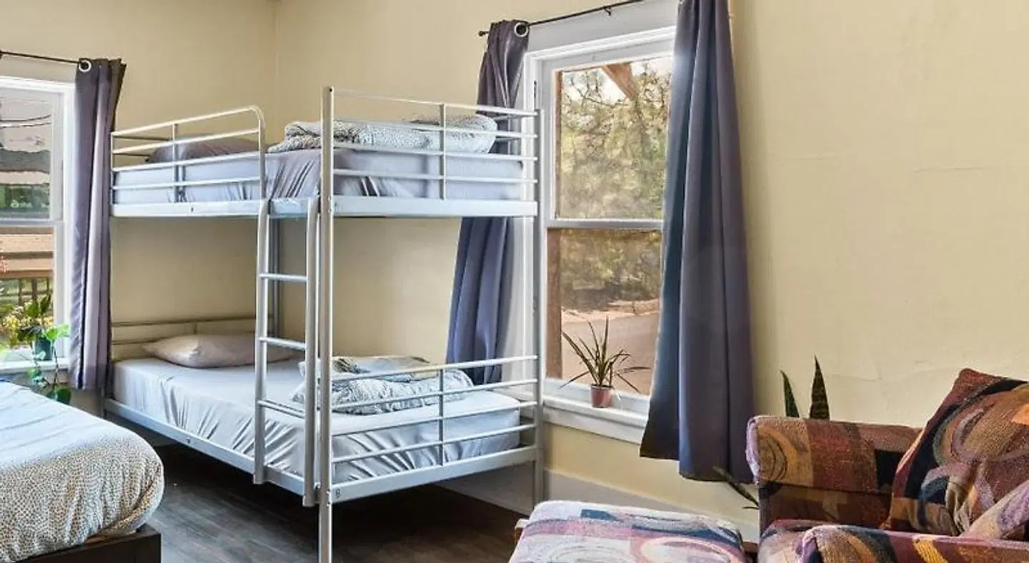 Bunk & Brew Historic Lucas House ROOM_EXAMPLE