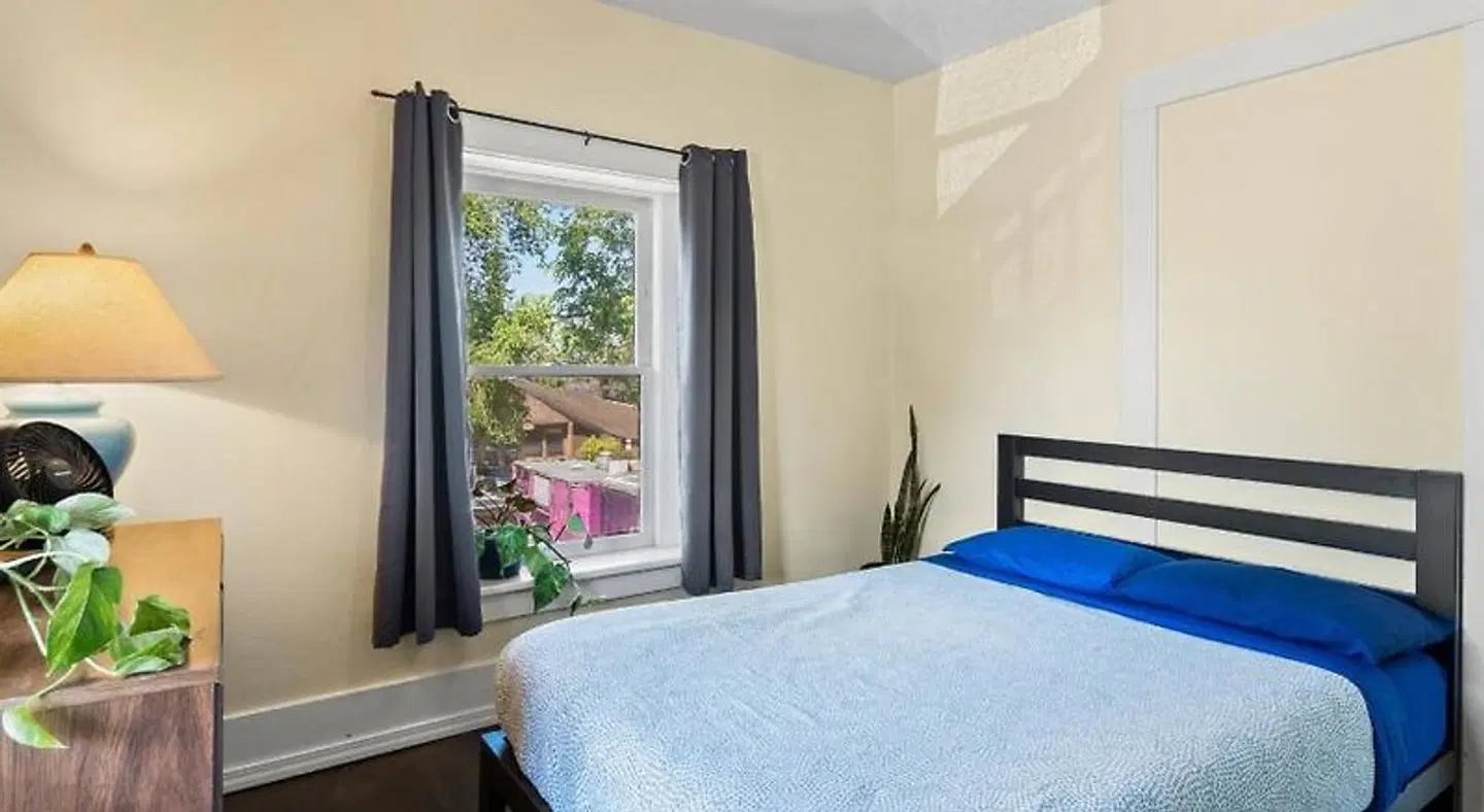 Bunk & Brew Historic Lucas House ROOM_EXAMPLE