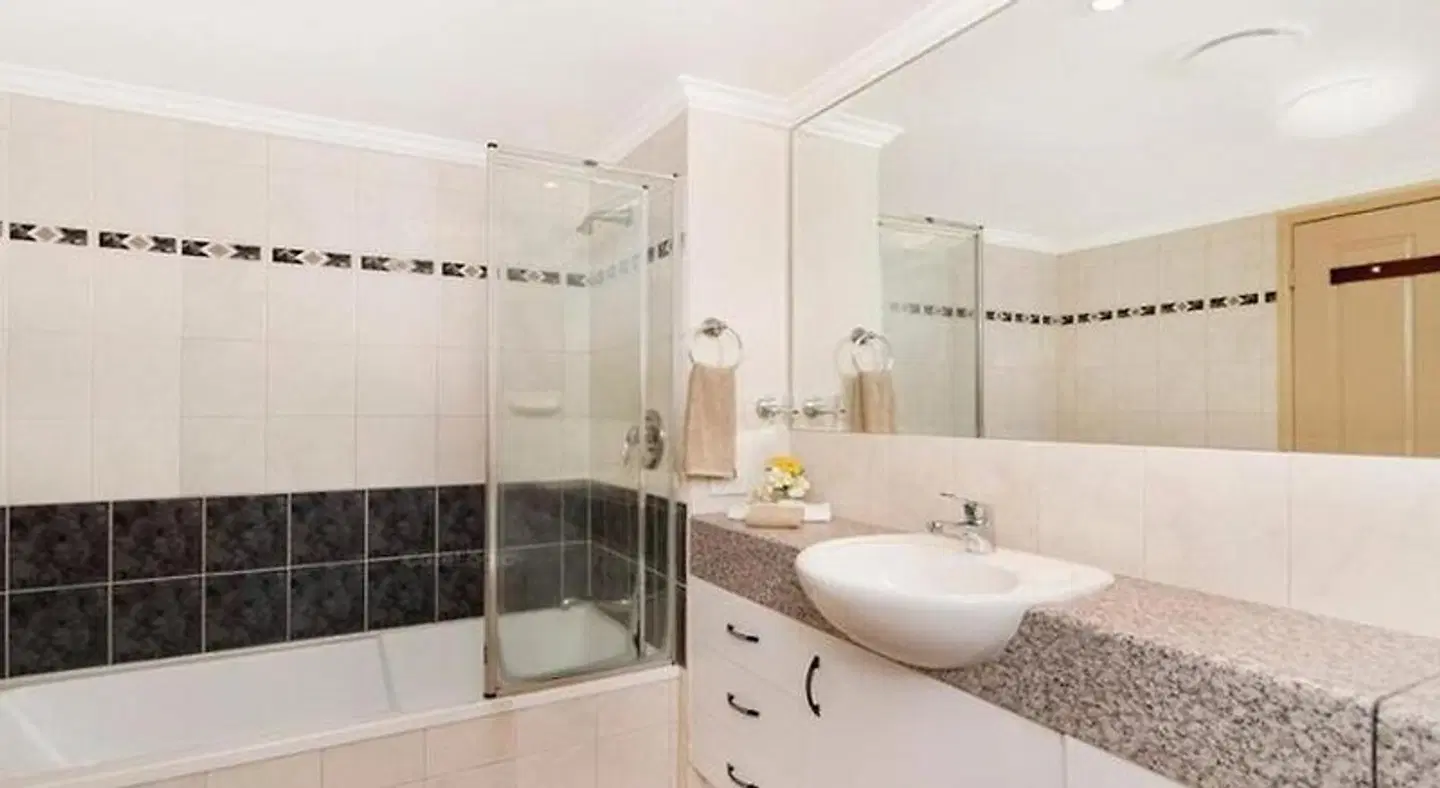 Mediterranean Beachfront Apartments Badezimmer