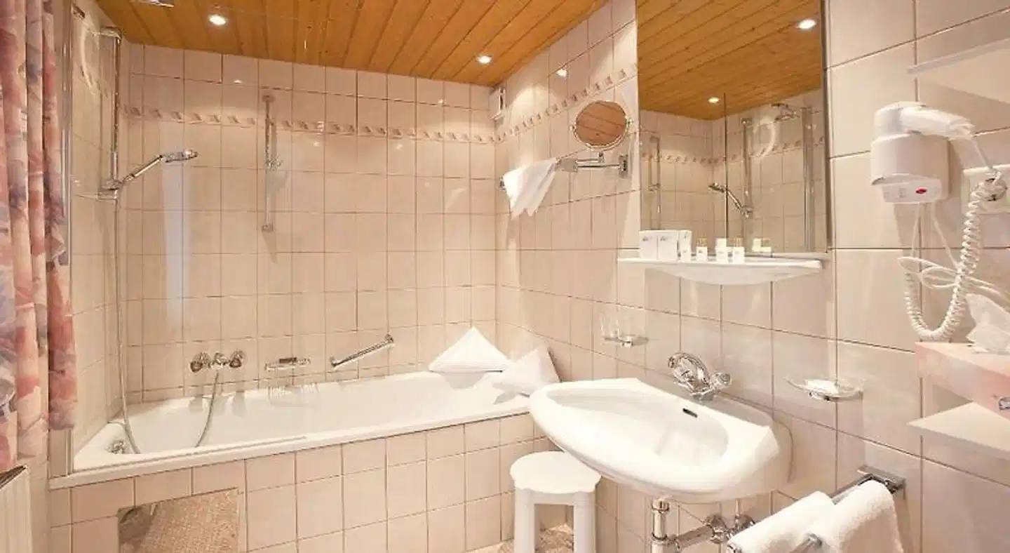 Hotel Alpenblick Badezimmer