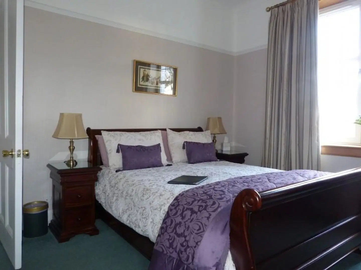 Pinewood Country House ROOM_EXAMPLE