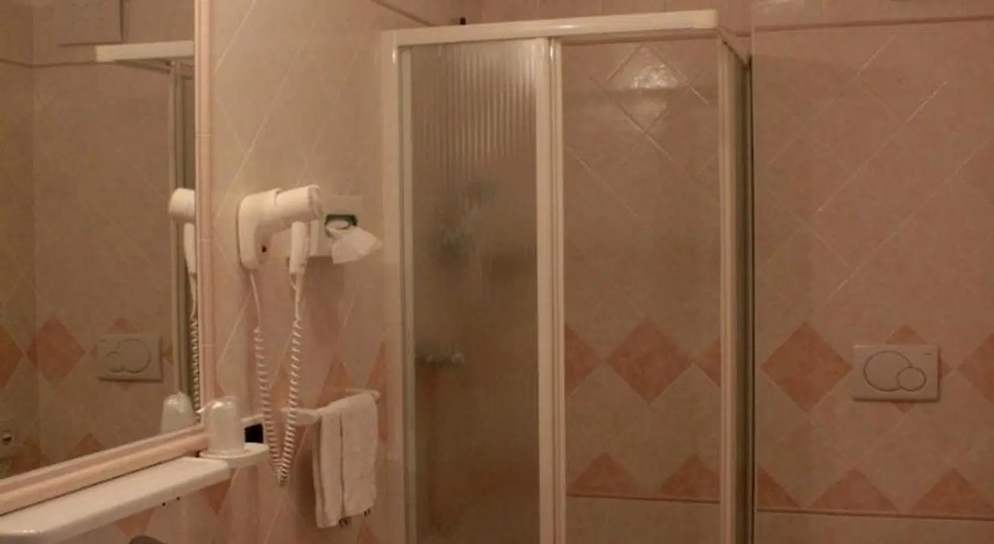 Garnì Lago Alpino Badezimmer