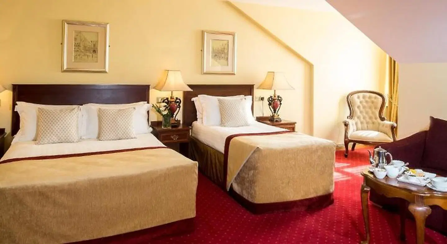 Meadow Court ROOM_EXAMPLE