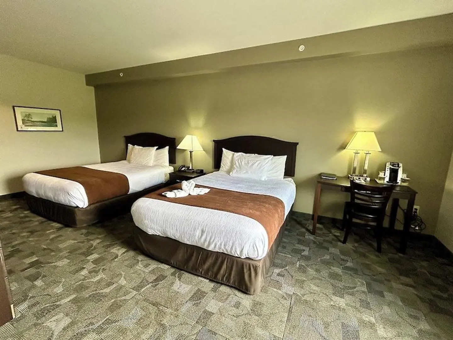 Midland Inn & Suites ROOM_EXAMPLE