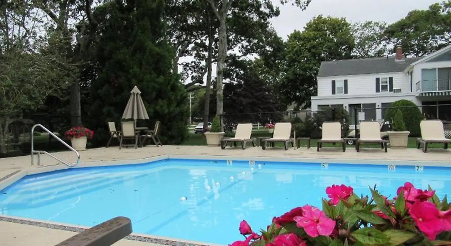 Falmouth Heights Motor Lodge OUTDOOR_POOL
