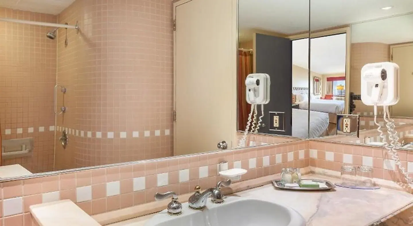 Hotel Le Concorde Québec Badezimmer