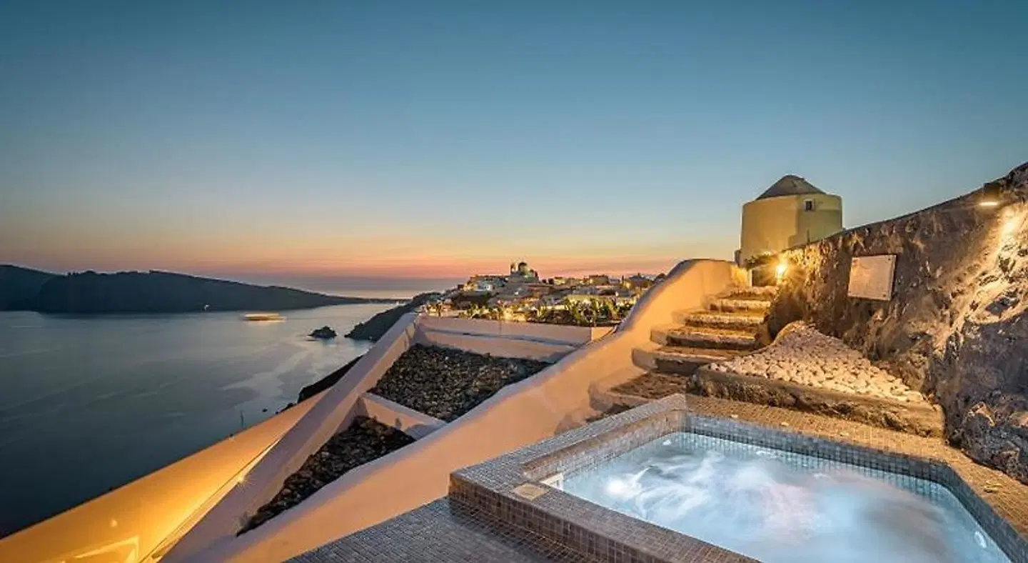 Enalion Suites OUTDOOR_POOL