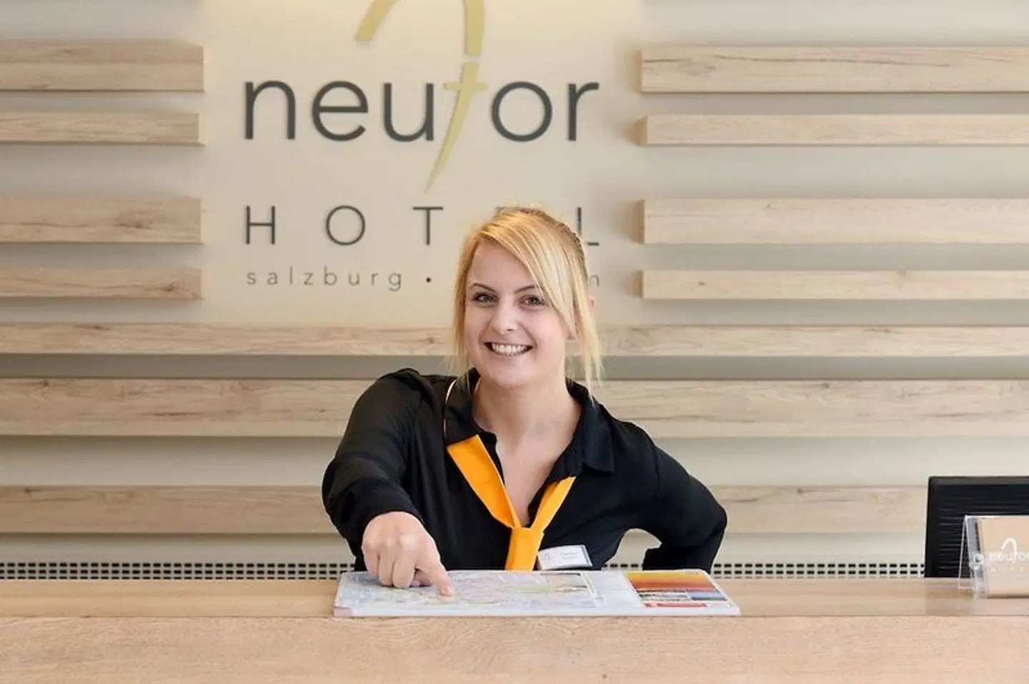 Hotel Neutor Express PEOPLE