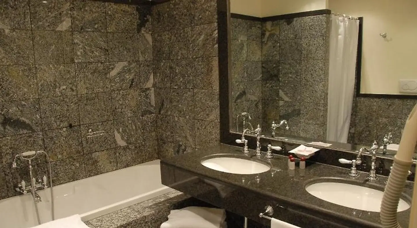 Grand Villa Tuscolana Badezimmer