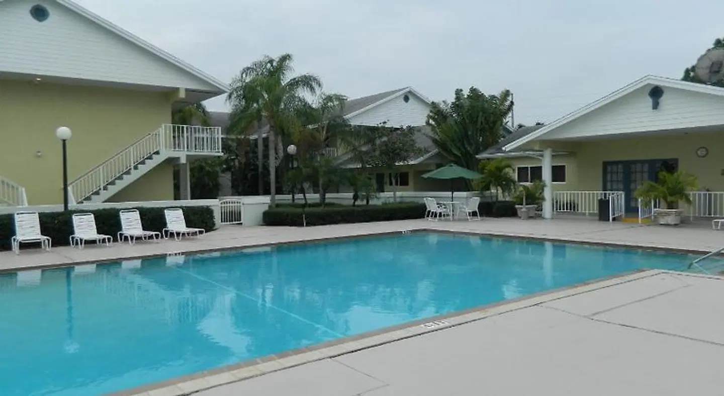 Best Western Port St. Lucie OUTDOOR_POOL