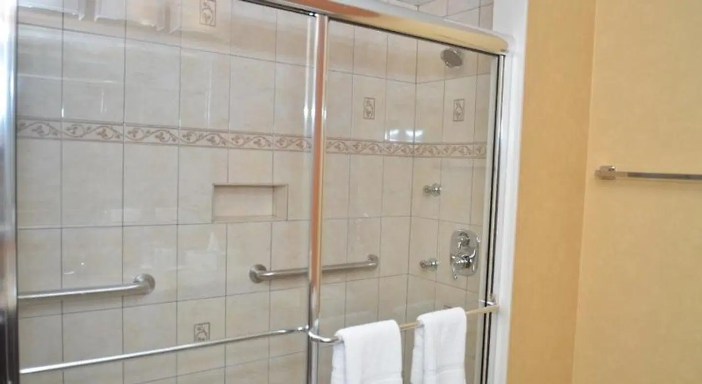 Comfort Inn Near Walden Galleria Mall- Cheektowaga Badezimmer