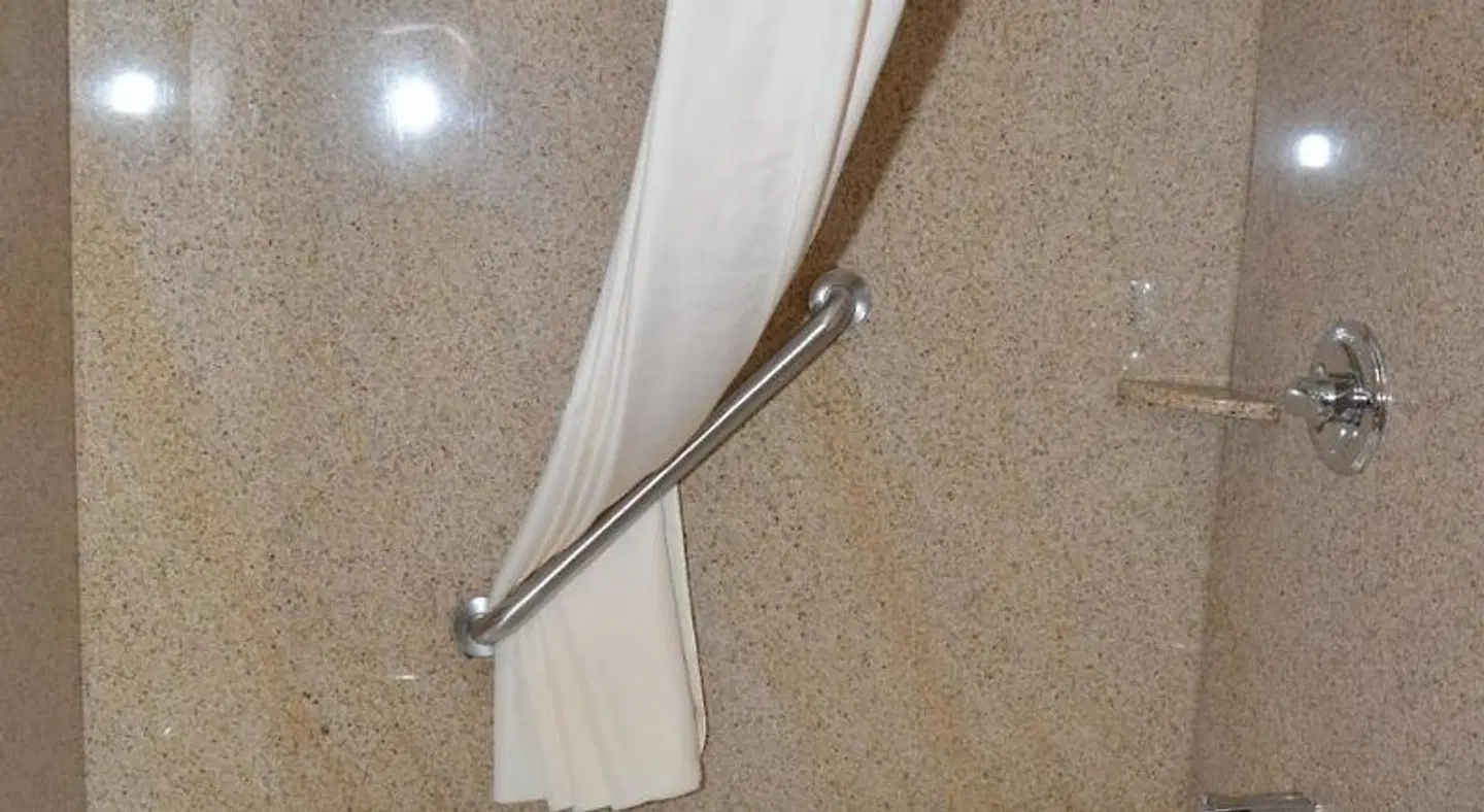 Comfort Inn Near Walden Galleria Mall- Cheektowaga Badezimmer