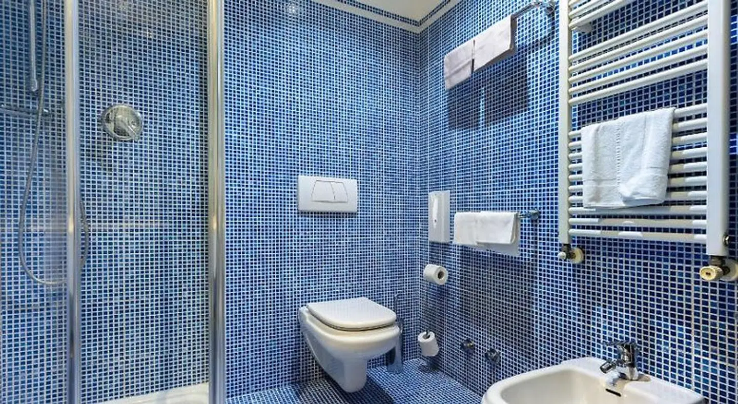 Aston Hotel Badezimmer