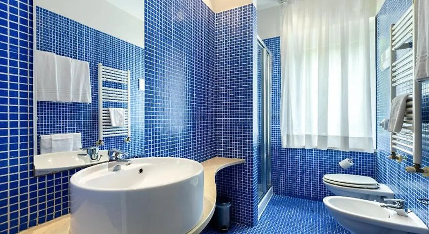 Aston Hotel Badezimmer