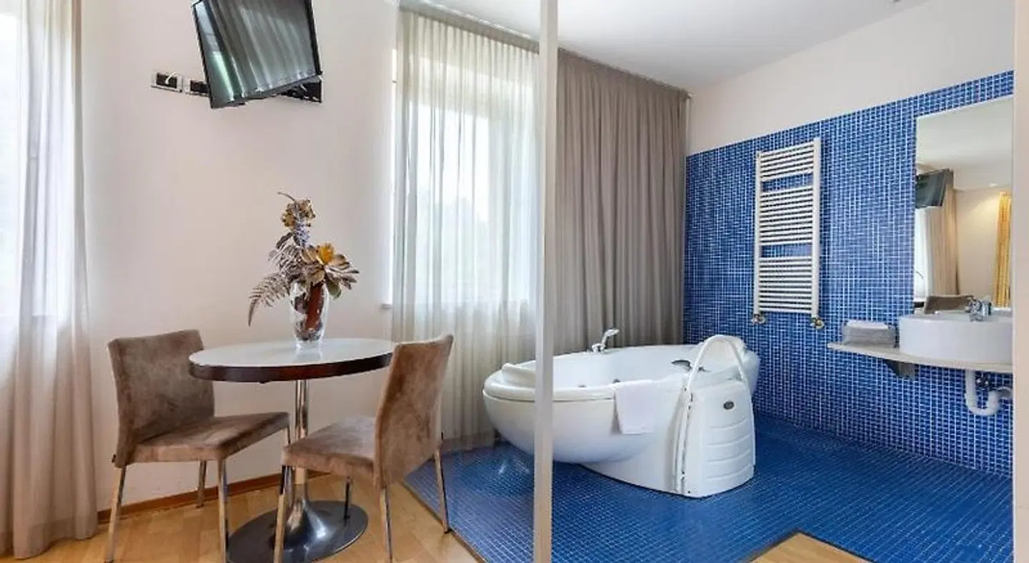 Aston Hotel Badezimmer