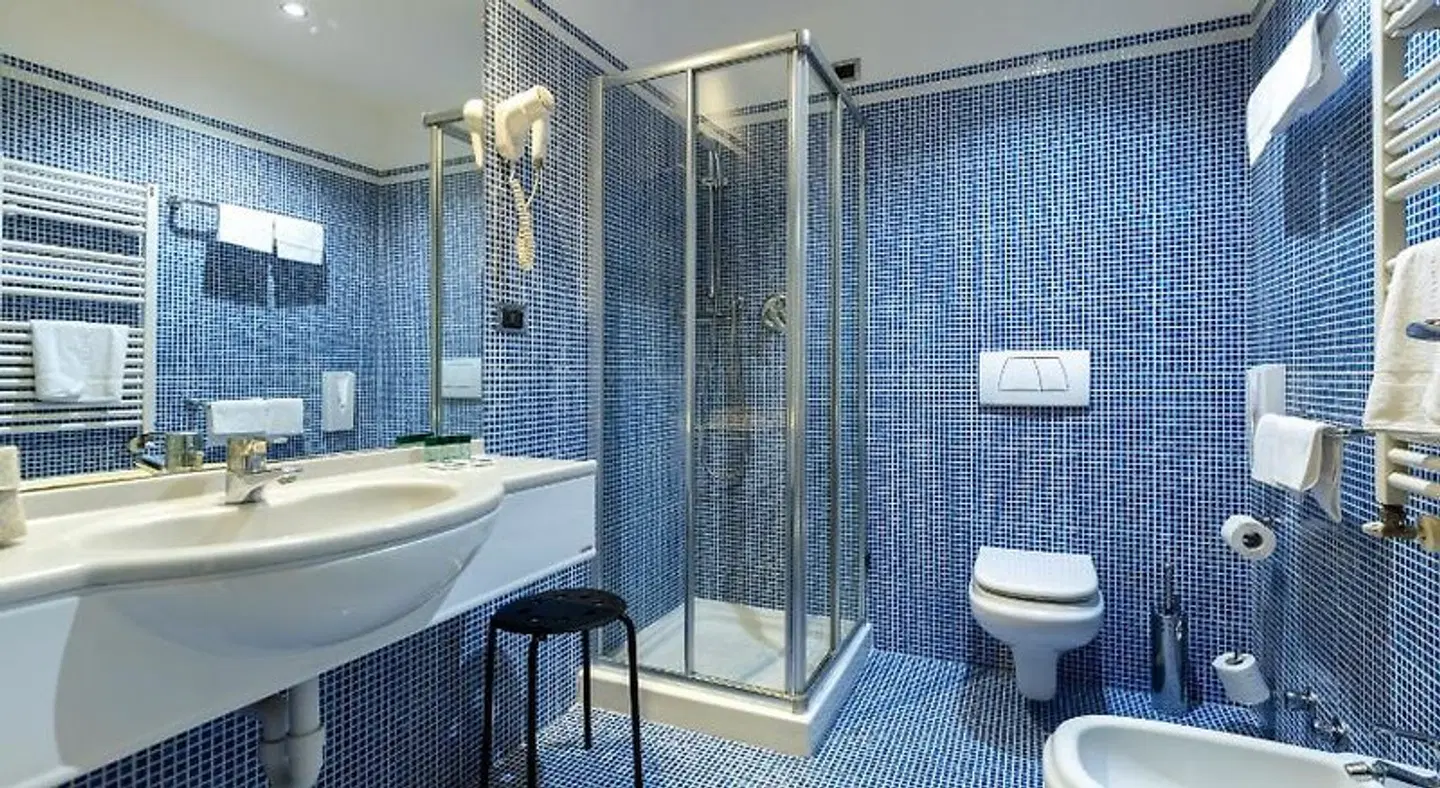 Aston Hotel Badezimmer