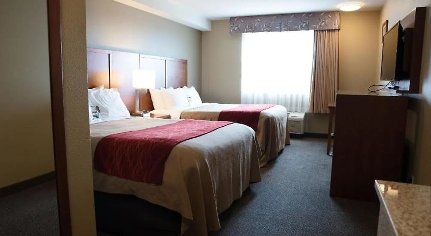 Comfort Inn & Suites ROOM_EXAMPLE