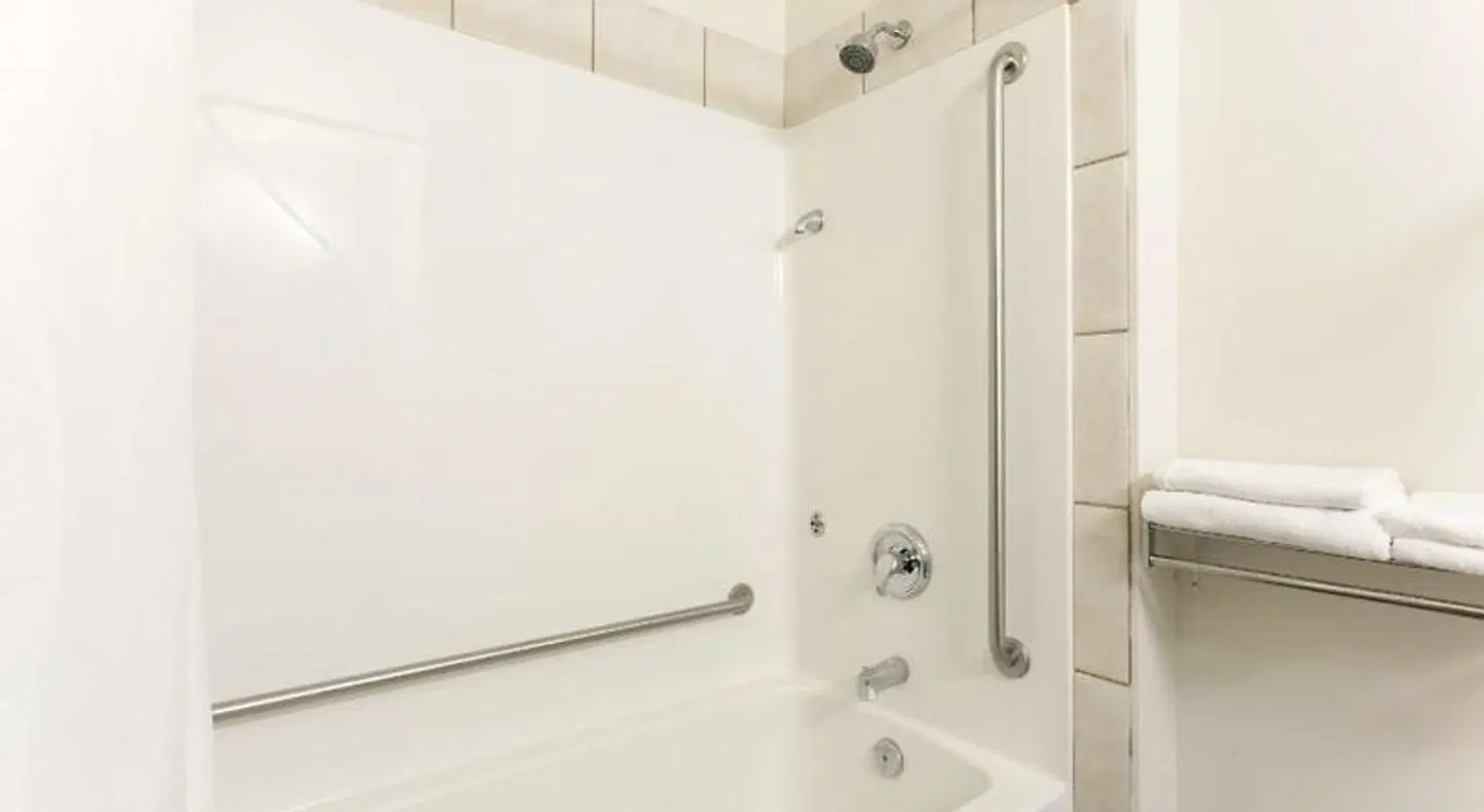 Comfort Inn & Suites Badezimmer