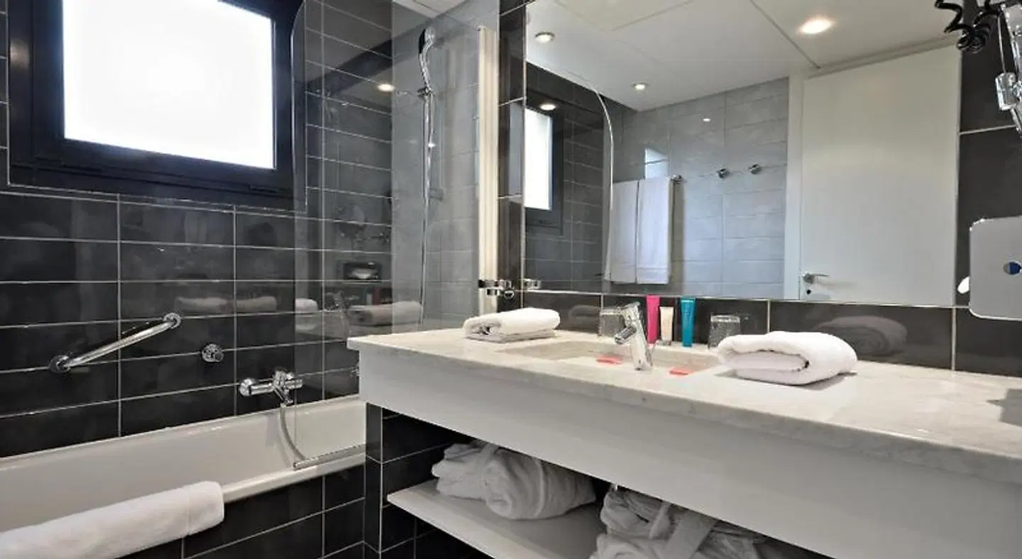 Cézanne Hôtel Spa Badezimmer