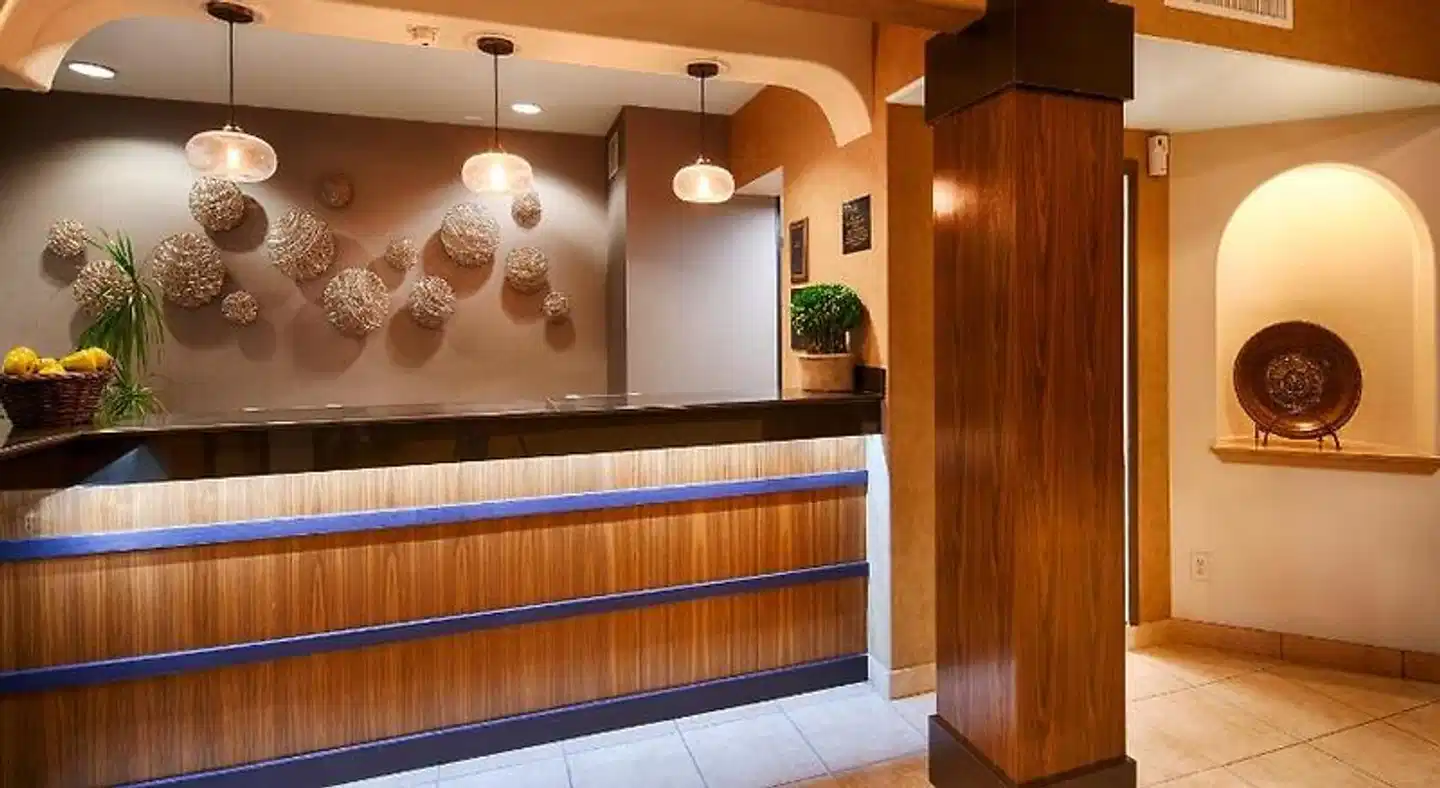 Best Western Plus Hill Country Suites - San Antonio Lobby