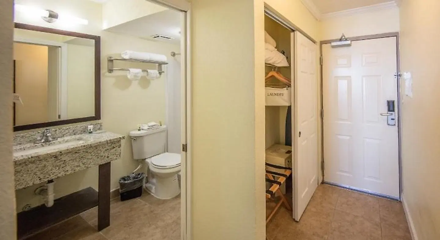 Comfort Inn & Suites Daytona Beach Oceanfront Badezimmer