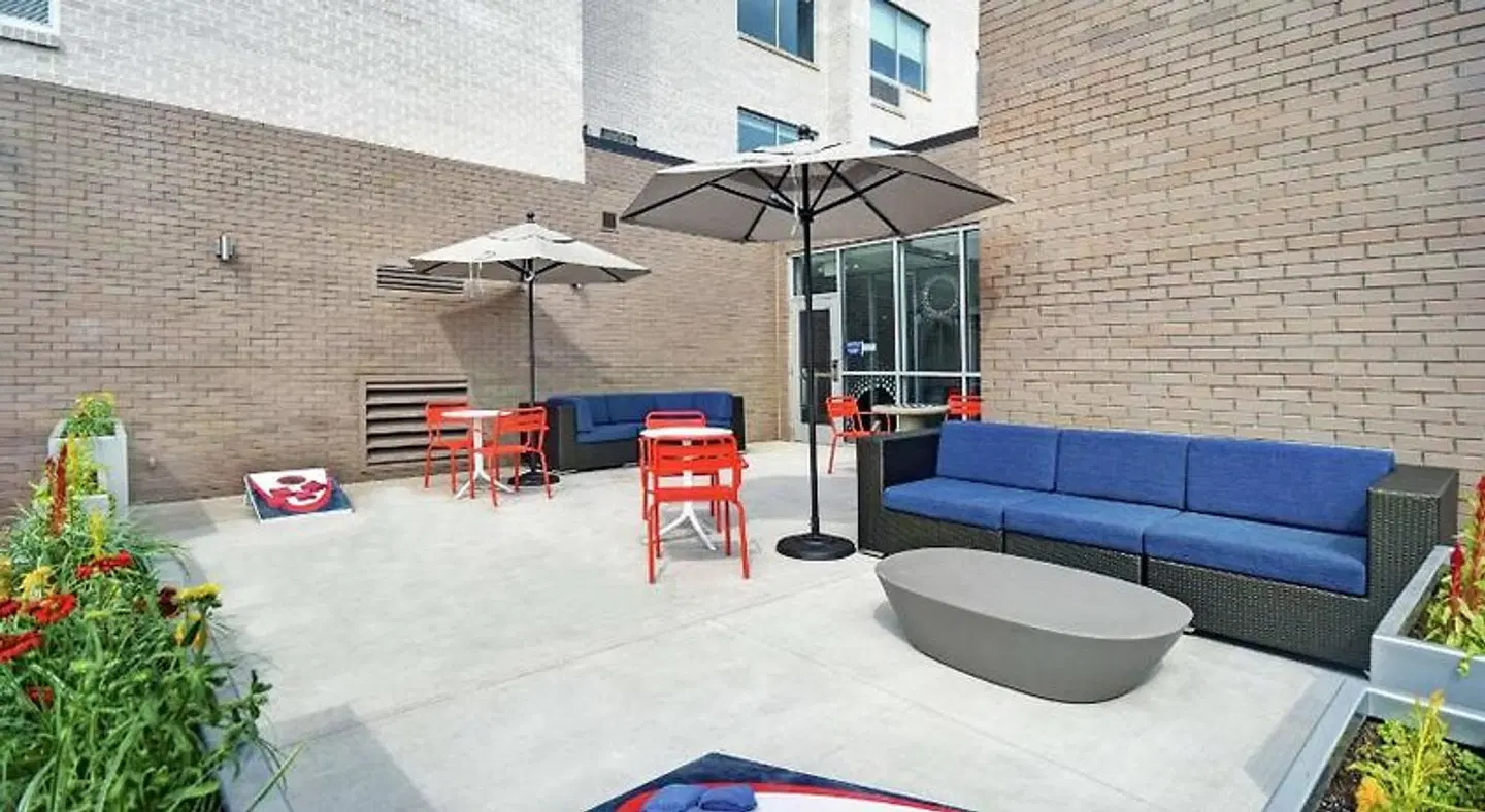 Tru By Hilton Grand Rapids Airport Terrasse