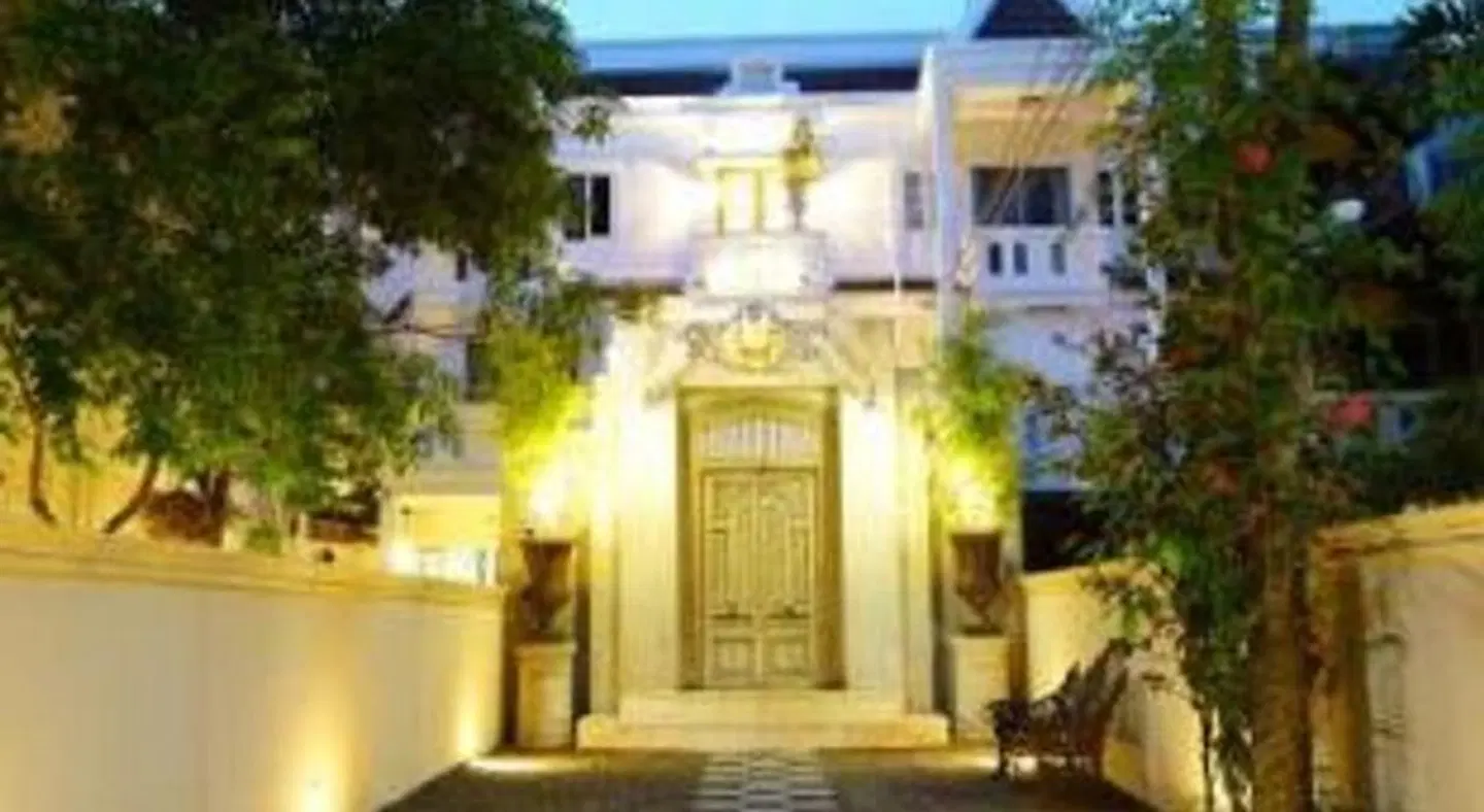 At Niman Conceptual Home EXTERIOR