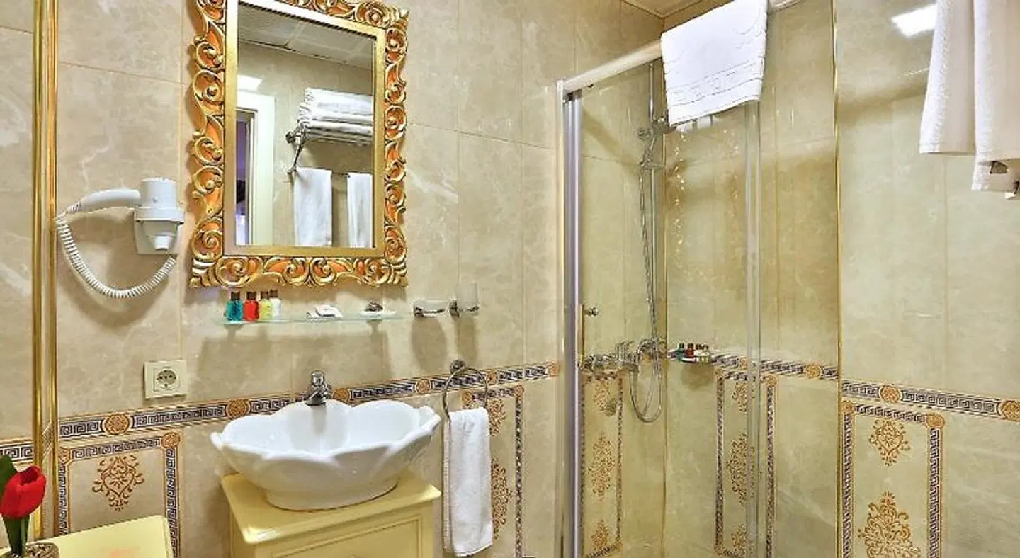 Edibe Sultan Hotel Badezimmer